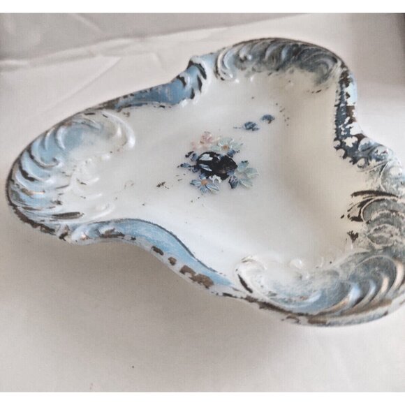 Antique Westmoreland Milk Glass Trinket/ Ring Dish 5" x 5 1/2" - Picture 4 of 10